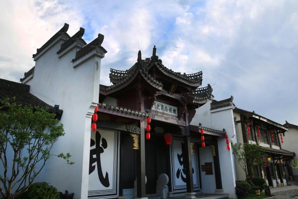 过年啦丨销量上涨两三倍，新中式元素服装受宠